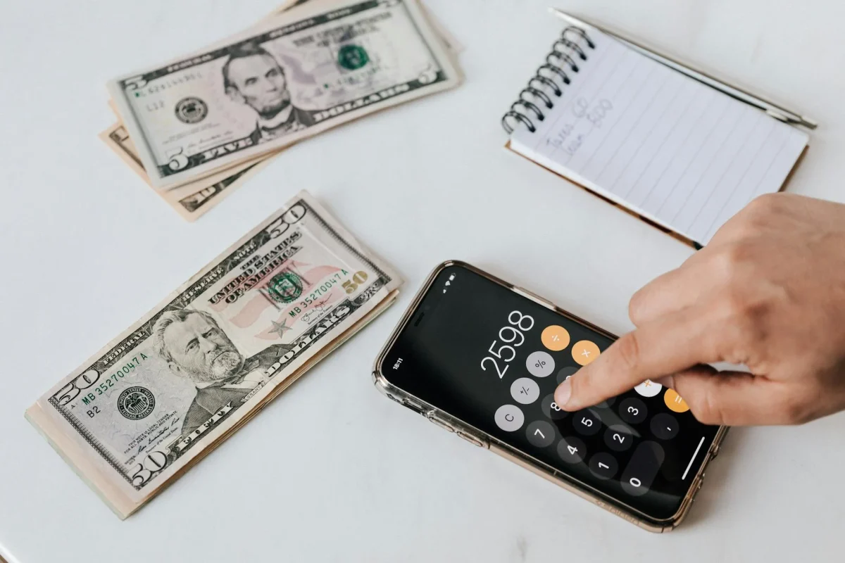 Apakah Renovasi Lantai Parket Mahal? Cek Biaya & Solusinya 2026 1 Money Calculator House Interior