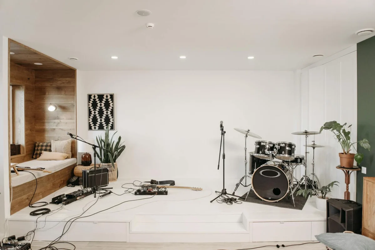 Lantai Parket Kayu untuk Studio Musik: Estetika & Akustik 2026 1 Music Studio Interior Wood Floor