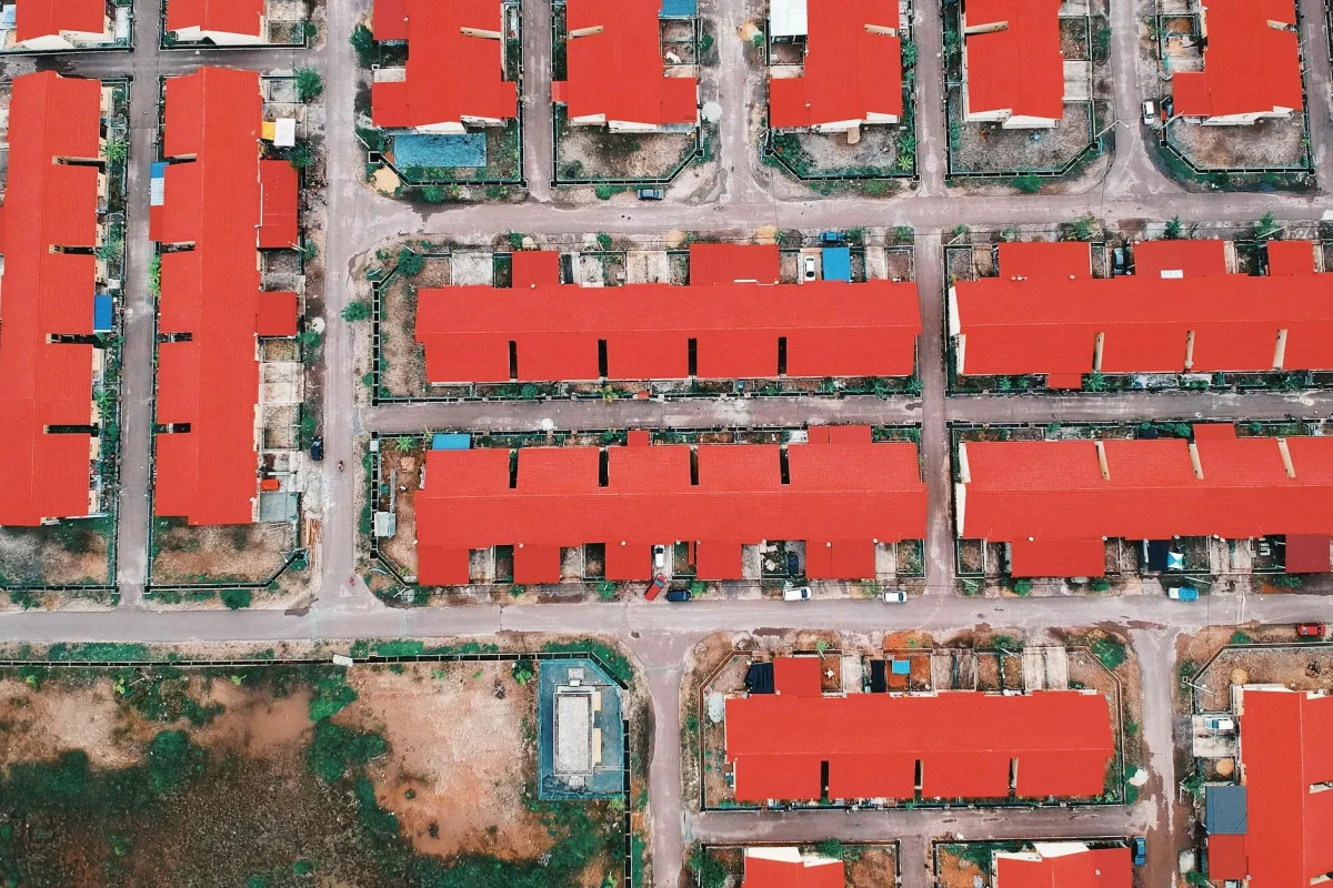Kelebihan Lantai Parket Kayu dibanding Keramik 2026 3 Nilai Investasi Properti Yang Terus Melambung