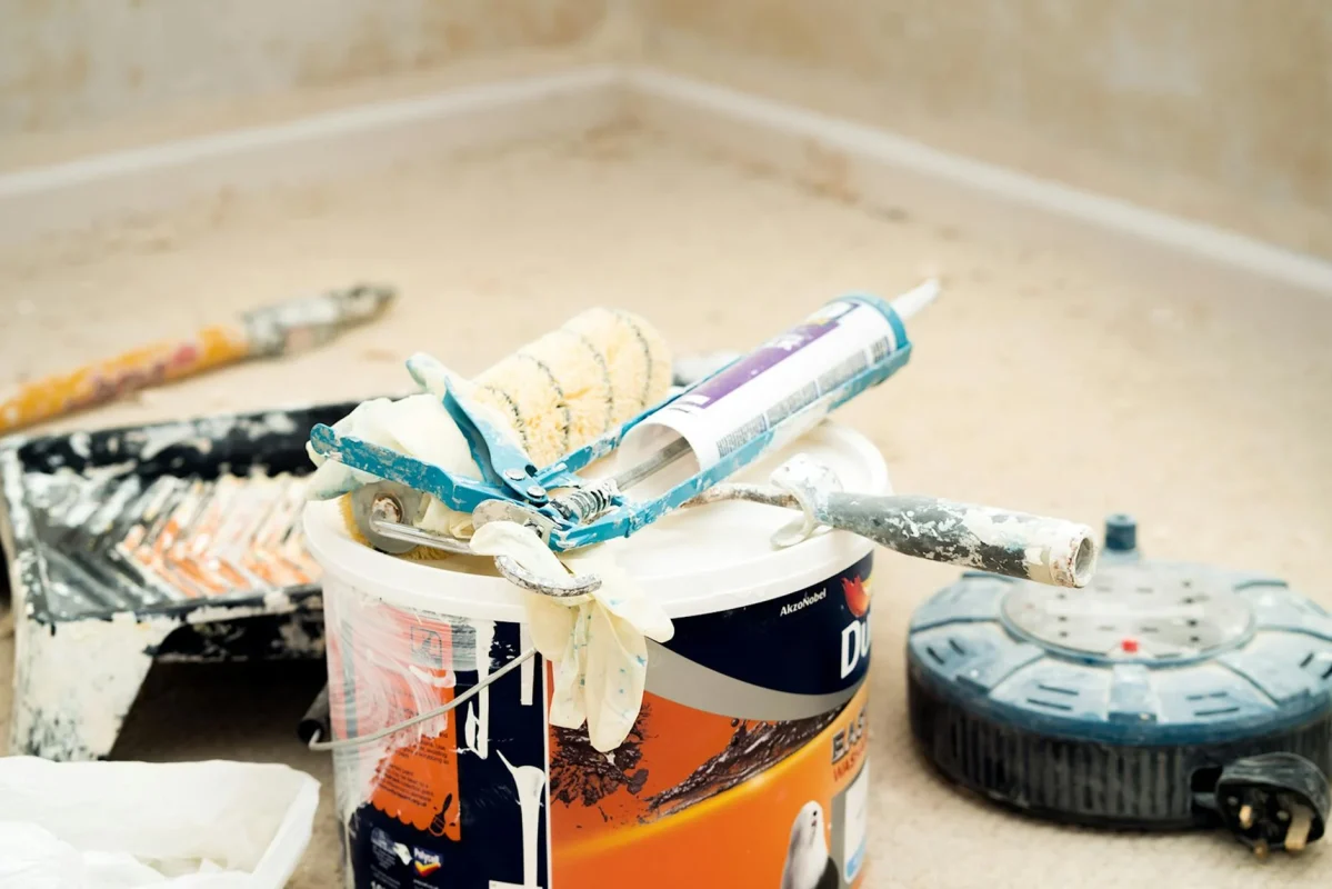 Foto oleh Bidvine di Pexels Paint Bucket Colorful Paint