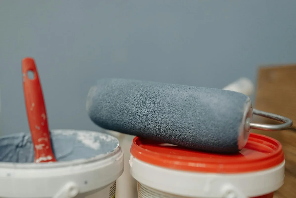 Foto oleh Pavel Danilyuk di Pexels Paint Bucket Wood Finish