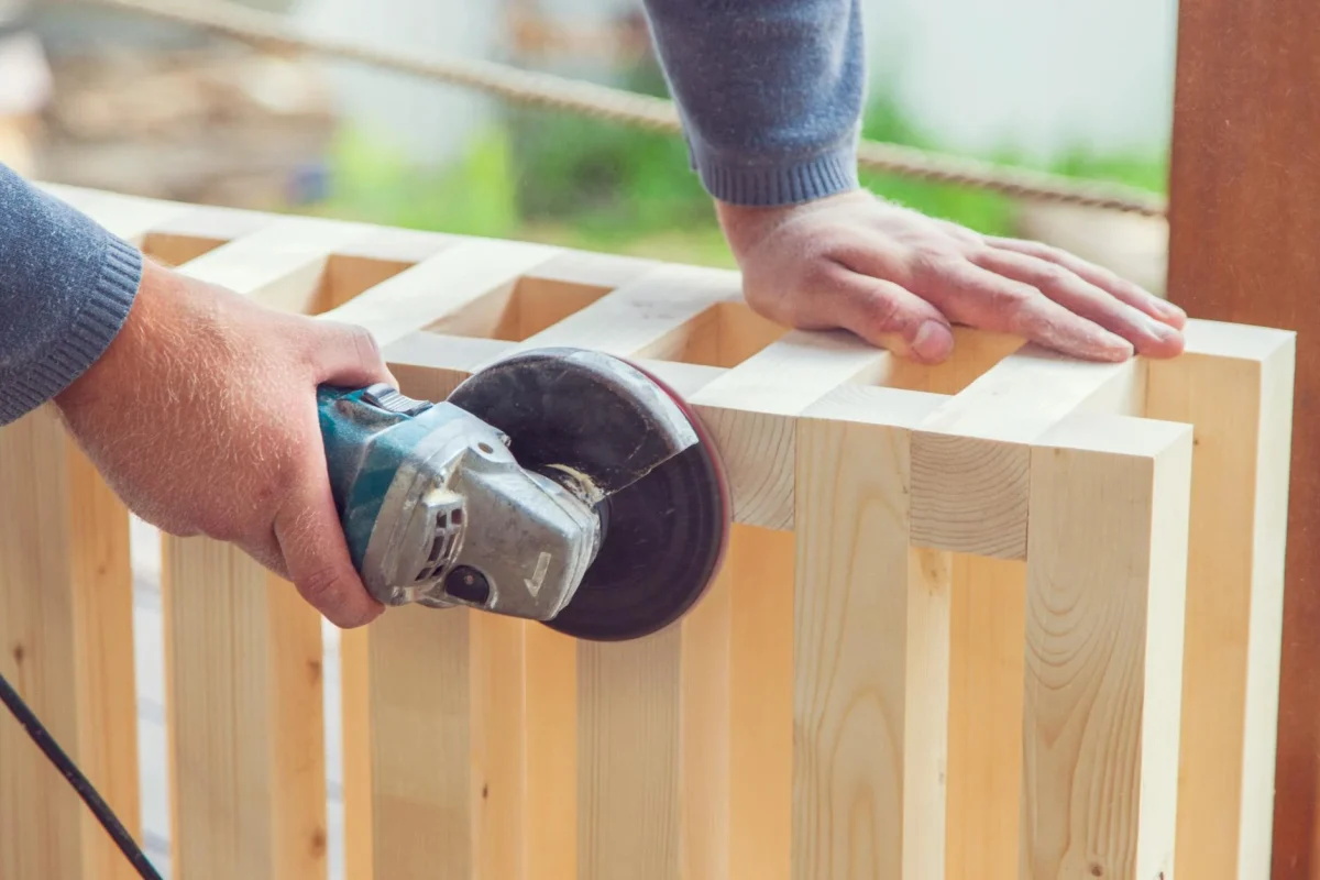 Foto oleh Nikita Belokhonov di Pexels Parquet Installation Carpenter