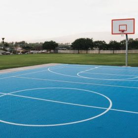 Lantai lapangan basket outdoor
