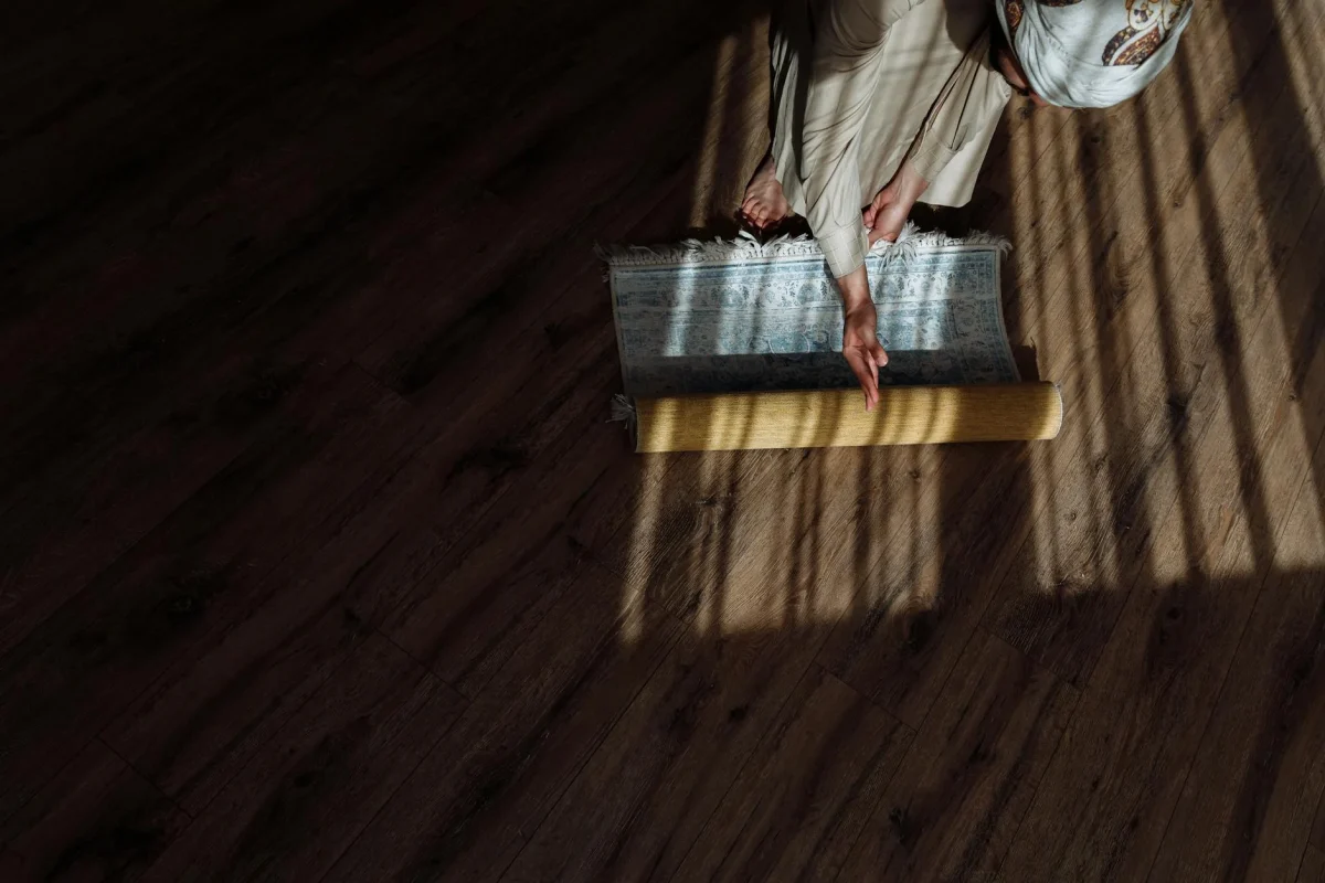 Foto oleh Thirdman di Pexels Prayer Room Wooden Floor