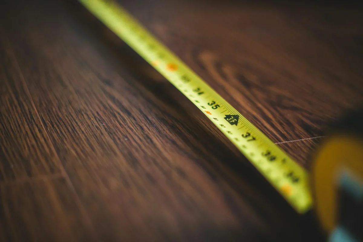Lantai Parket Kayu Tahan Air dan Rayap Terbaik 2026 5 Precision Measurement Wood Floor Installation
