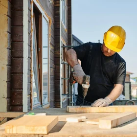 Apa Bedanya Parket Kayu dan Laminasi? Panduan Lengkap 2026 8 Professional Carpenter Construction Tools