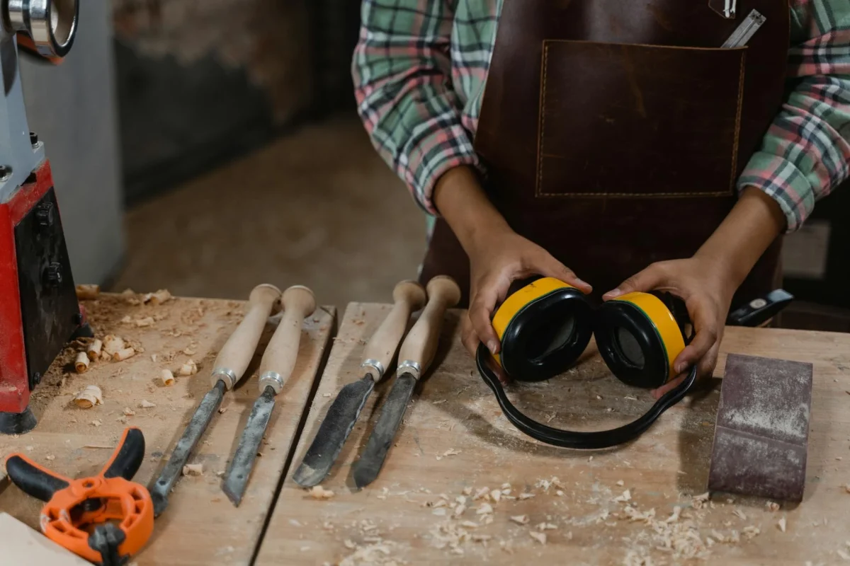 Jasa Pasang Lantai Kayu Studio Musik Profesional 2026 1 Professional Carpenter Flooring Tools
