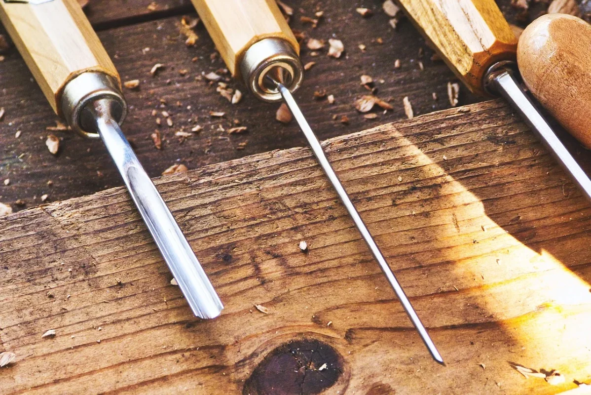 Apa Perbedaan Kayu Oak dan Walnut untuk Parket? 2026 4 Professional Carpenter Flooring Tools