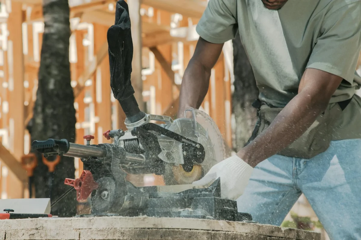 Jasa Pasang Lantai Parket Kayu Kolam Renang 2026 3 Professional Carpenter Power Tools