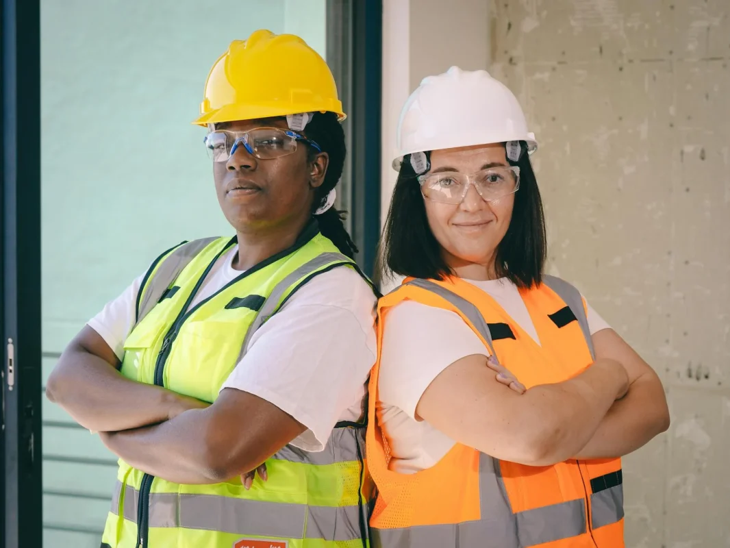 Foto oleh Kindel Media di Pexels Professional Contractor Construction Team