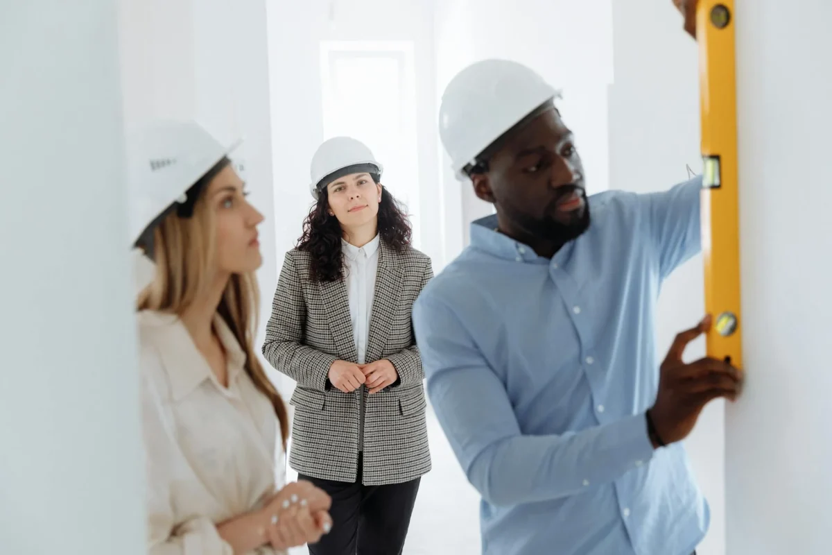 Foto oleh Thirdman di Pexels Professional Contractor Construction Team