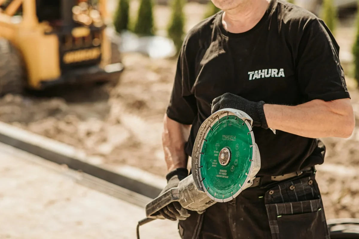 Jasa Pasang Lantai Kayu Pinus Profesional 2026 3 Professional Contractor Construction Tools Safety Gear