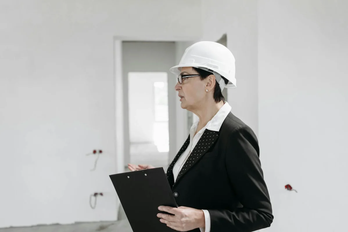 Foto oleh Pavel Danilyuk di Pexels Professional Contractor Quality Control