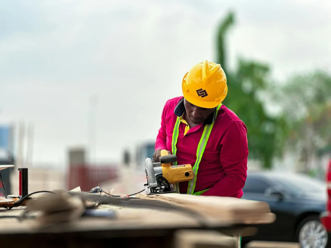 Foto oleh Harrun Muhammad di Pexels Professional Contractor Wood Tools