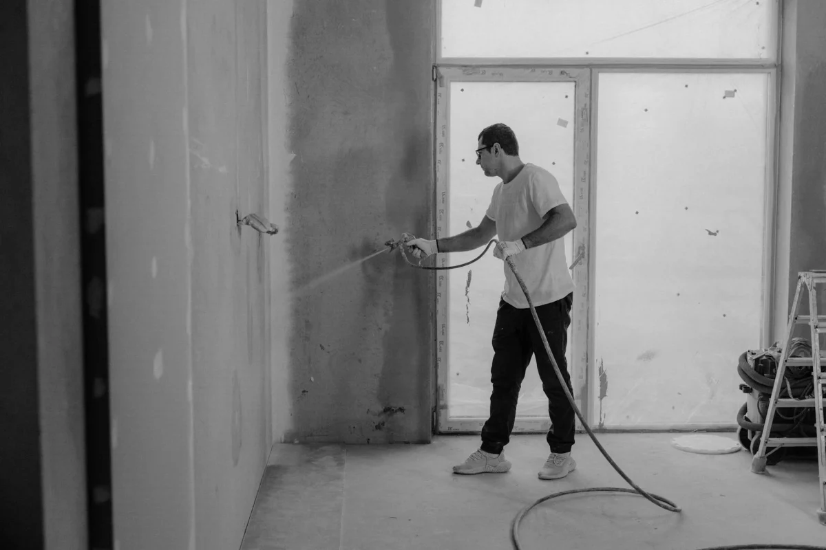 Solusi Obat Rayap untuk Lantai Parket Kayu 2026 4 Professional Spraying Floor Installation