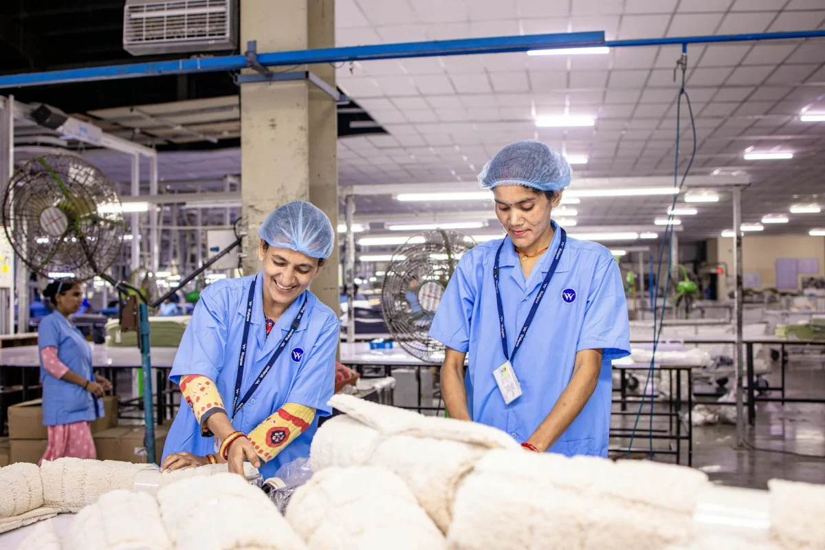 Foto oleh EqualStock IN di Pexels Professional Team Quality Assurance