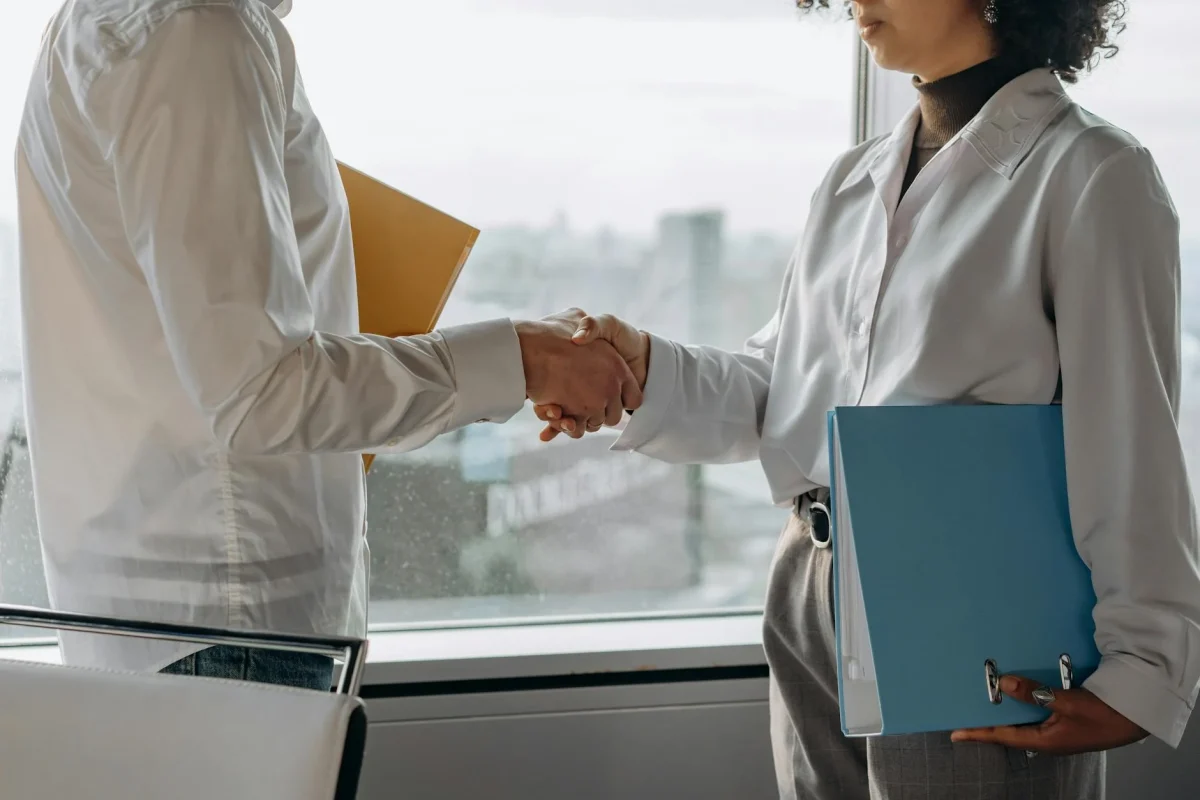 Teknik Pasang Lantai Parket di Atas Keramik 2026 8 Professional Worker Handshake