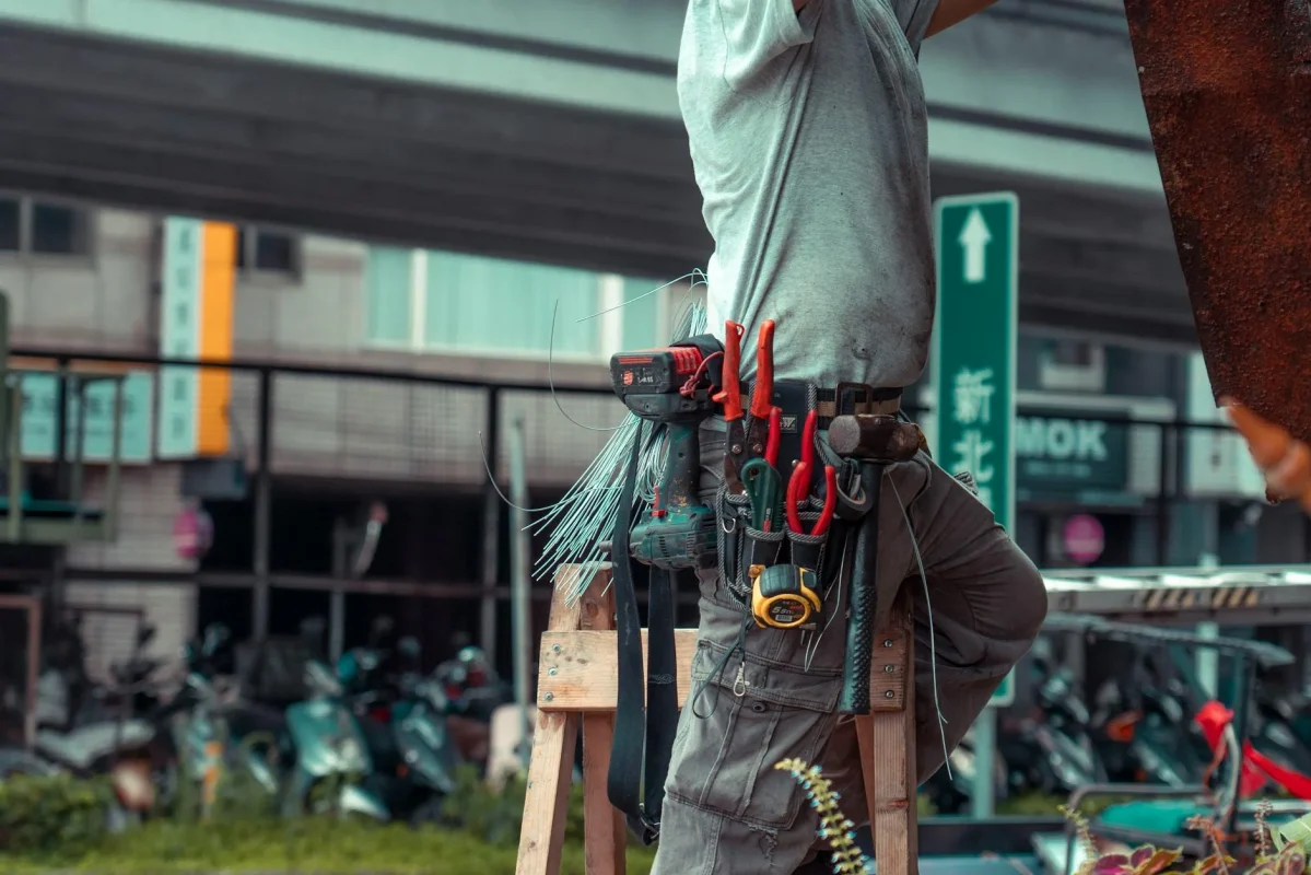 Maintenance Lantai Parket Gedung Olahraga Terbaik 2026 2 Professional Worker Tools