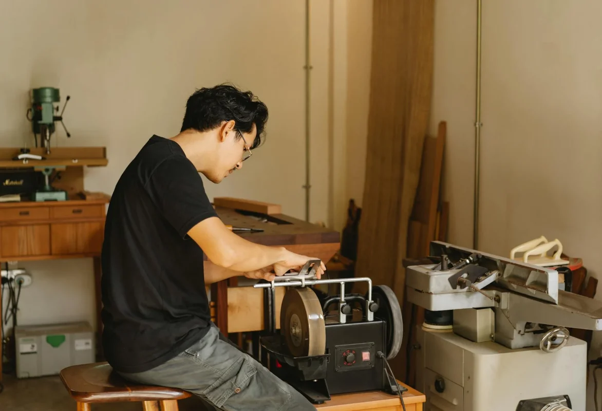 Kontraktor GOR Basket Makassar Profesional 2026 2 Professional Worker Woodworking Tools