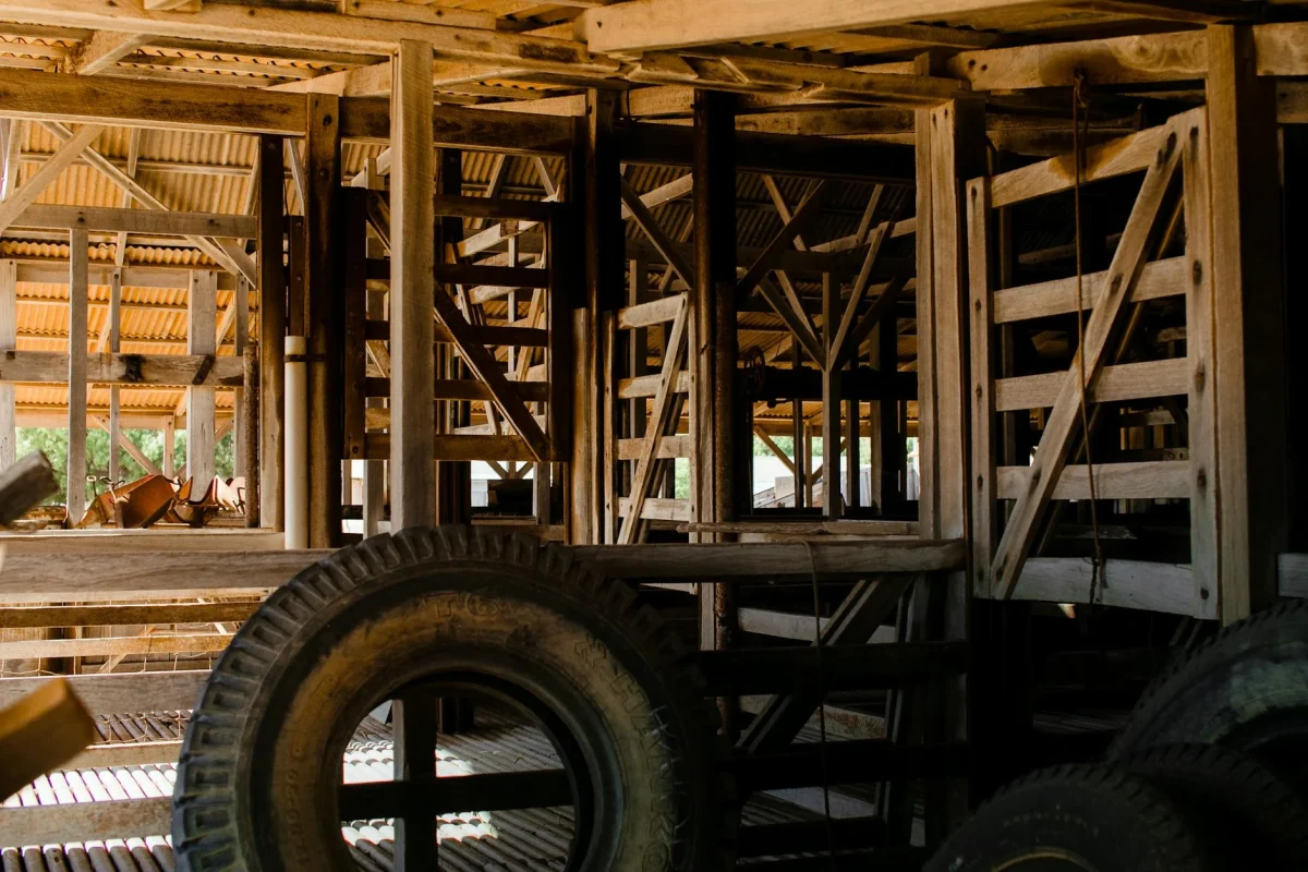 Jasa Pasang Lantai Basket Kayu Jakarta Terbaik 2026 5 Rubber Shock Absorber Wood Structure