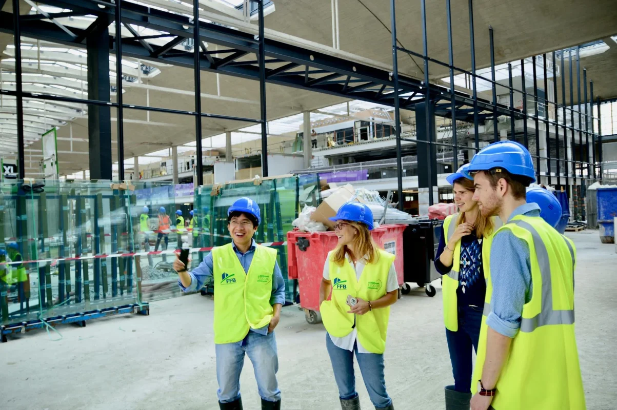 Bagaimana Cara Daur Ulang Lantai Parket yang Benar 2026 7 Satisfied Customer Professional Team Construction Site