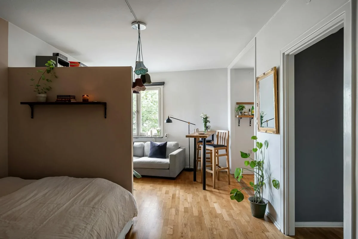 Rahasia Memilih Lebar Parket Lantai Kayu untuk Kesan Luas 2026 4 Small Room Flooring Bright Interior