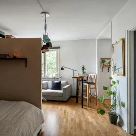 Rahasia Memilih Lebar Parket Lantai Kayu untuk Kesan Luas 2026 1 Small Room Flooring Bright Interior