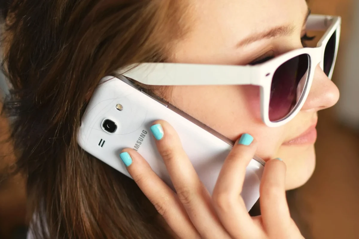 Smartphone Contact Consultation