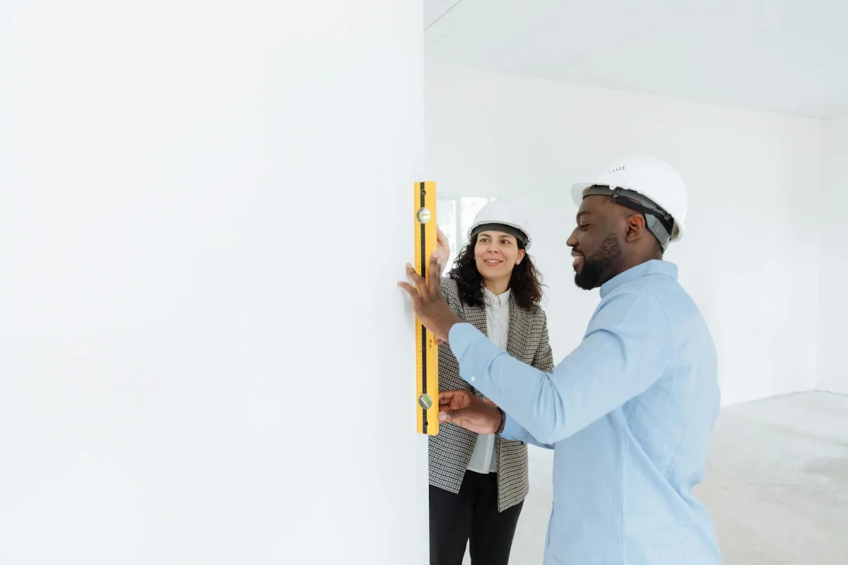Foto oleh Thirdman di Pexels Spirit Level Floor Construction