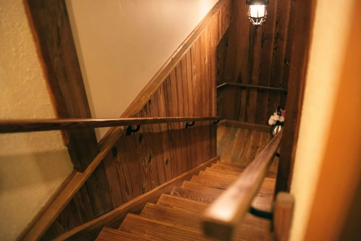 Jasa Pasang Lantai Parket untuk Tangga Profesional 2026 5 Stair Nosing Wood Detail