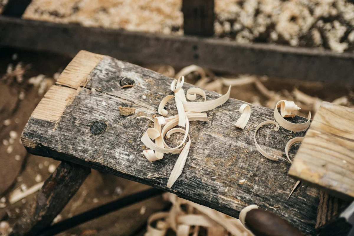 Cara Cek Keaslian Parket Kayu Jati 2026 | lantaiparket.id 4 Teak Oil Wood Finish