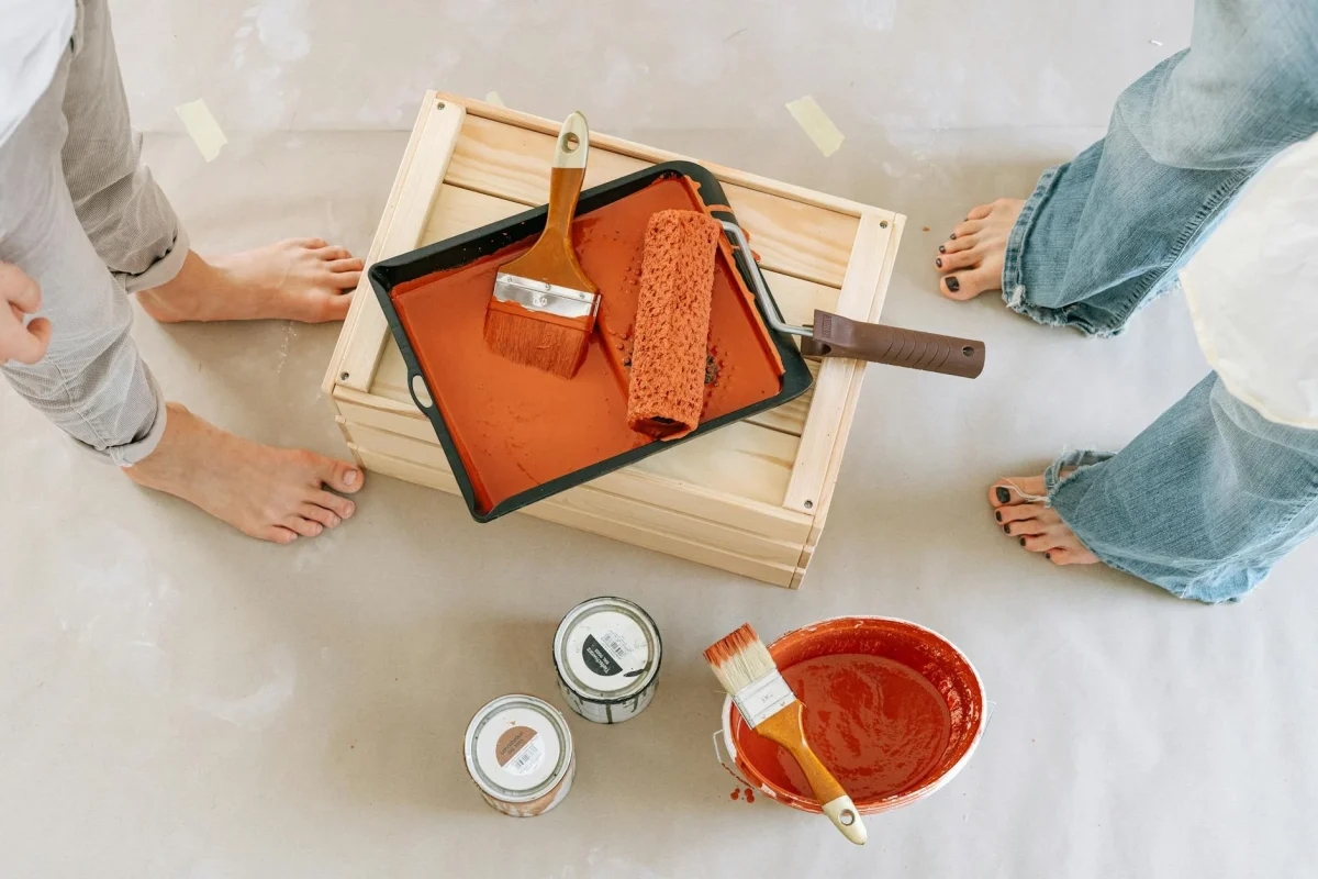 Foto oleh Ivan S di Pexels Varnish Floor Paint