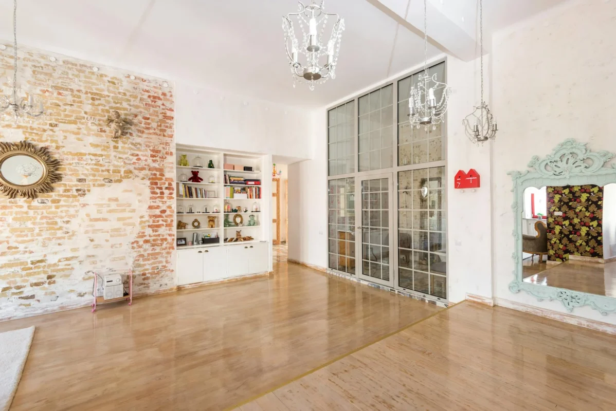 7 Alternatif Lantai Parket Kayu Murah & Berkualitas 2026 2 Vinyl Flooring Interior Design