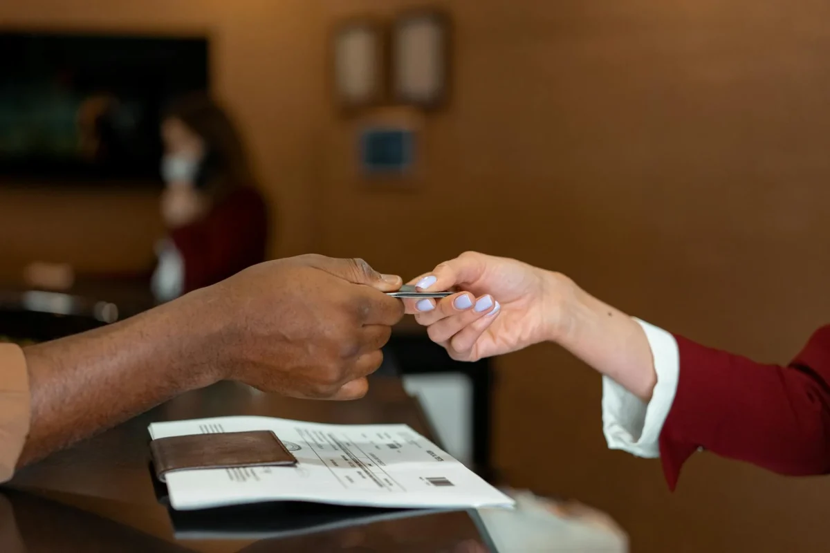 Foto oleh Mikhail Nilov di Pexels Warranty Card Handshake