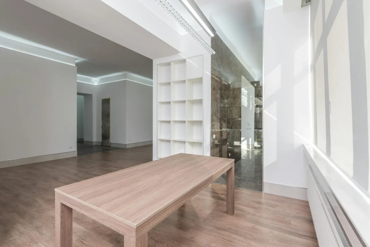 Jasa Pasang Lantai Kayu Warna Putih Profesional 2026 1 White Wood Flooring Modern Interior