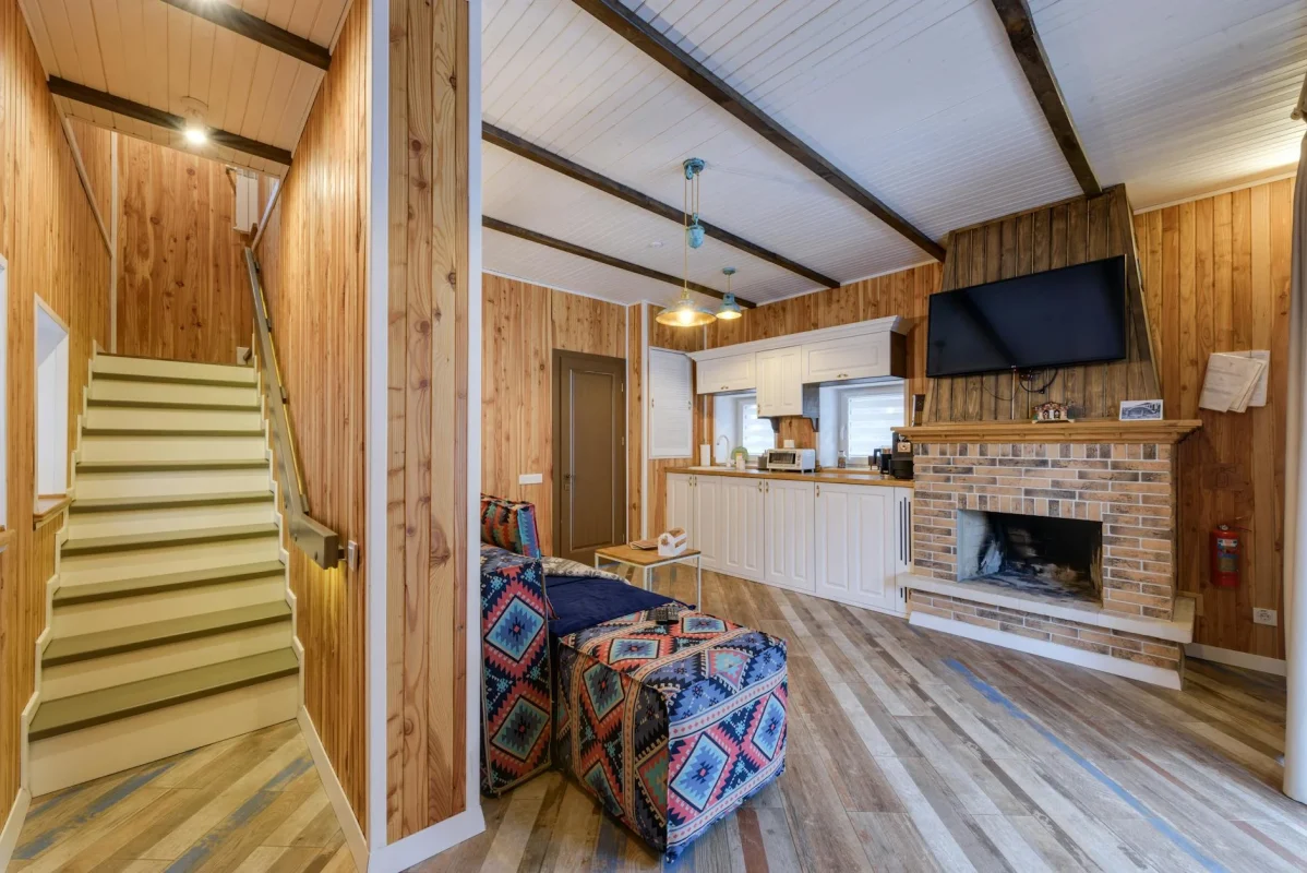 Lantai Kayu Dingin atau Tidak? Simak Fakta dari Ahlinya 1 Wood Floor Cozy Home