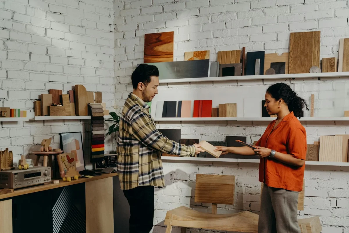 Apa Itu Finishing UV Coating Lantai Parket Kayu? 2026 6 Wood Flooring Samples Interior Materials
