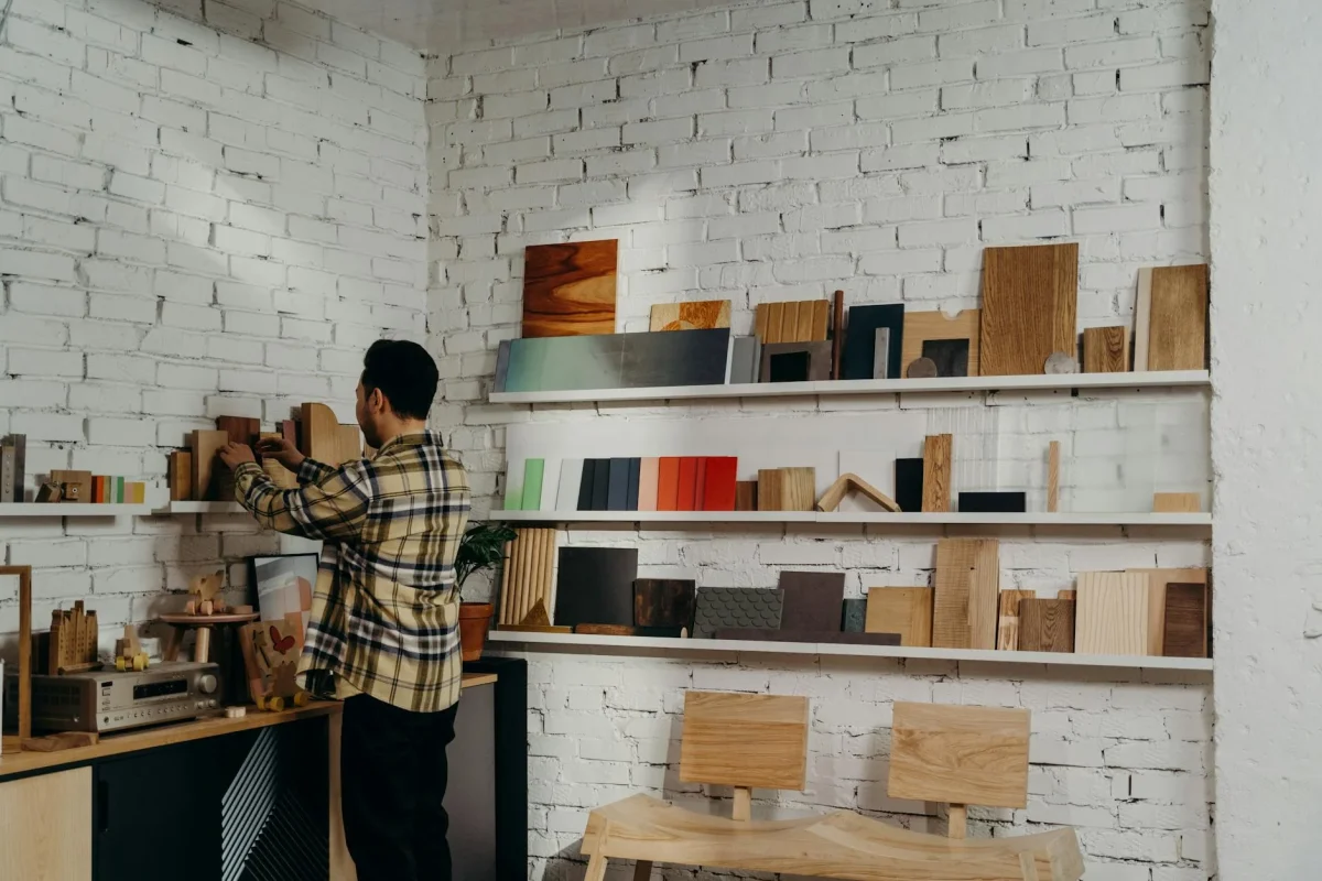Apakah Parket Meredam Suara Langkah Kaki? Ini Faktanya! 4 Wood Samples Interior Design