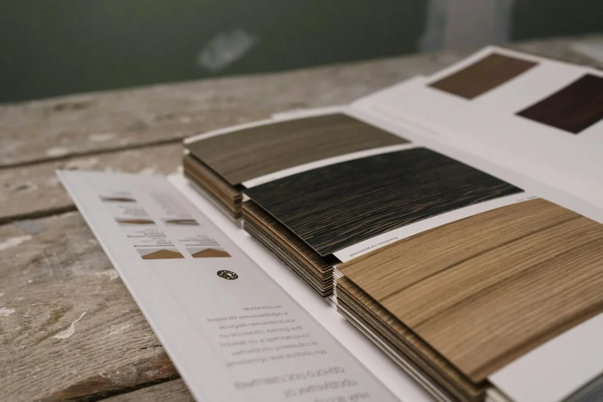 Apakah Lantai Parket Licin? Cek Fakta & Solusinya 2026 3 Wood Samples Parquet Textures