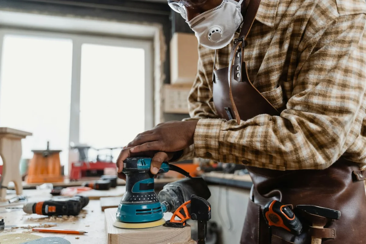 Foto oleh Tima Miroshnichenko di Pexels Wood Sanding Floor Finishing