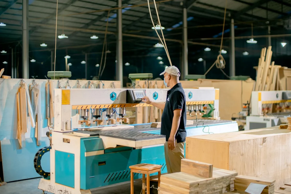 Cara Menghilangkan Goresan di Parket & Solusi Profesional 2026 3 Wood Sanding Machine Wood Filler