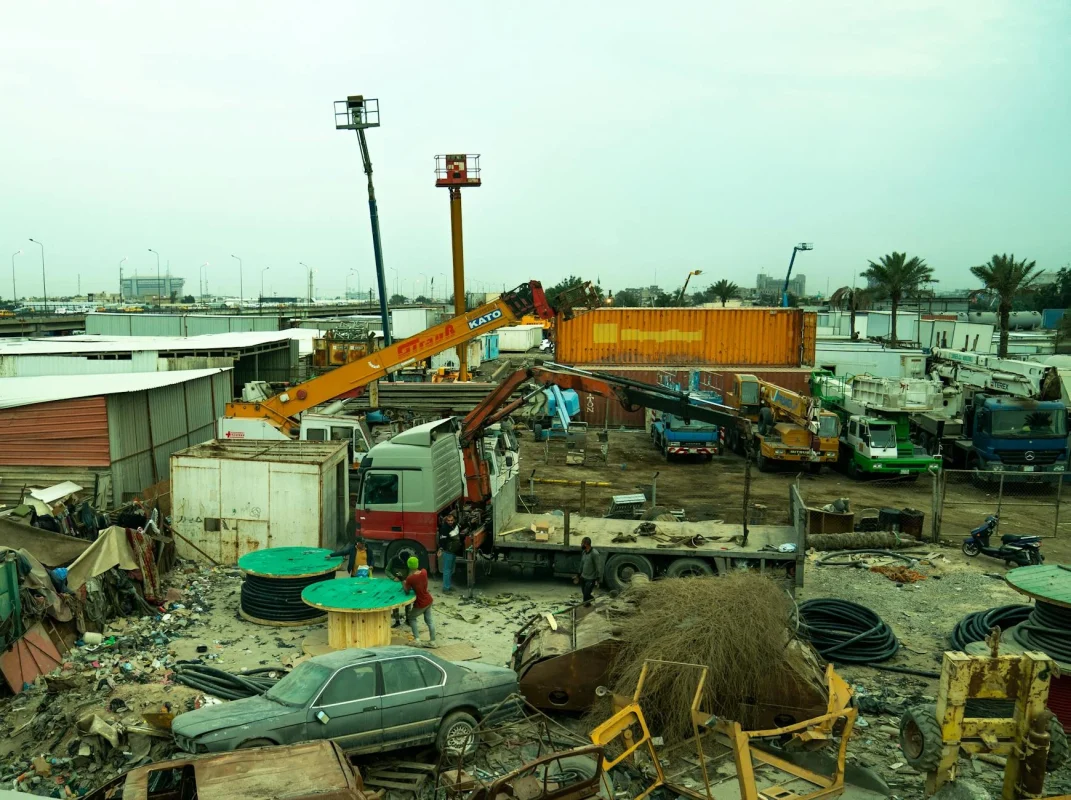 Foto oleh zaid mohammed di Pexels Wood Scraps Construction Site