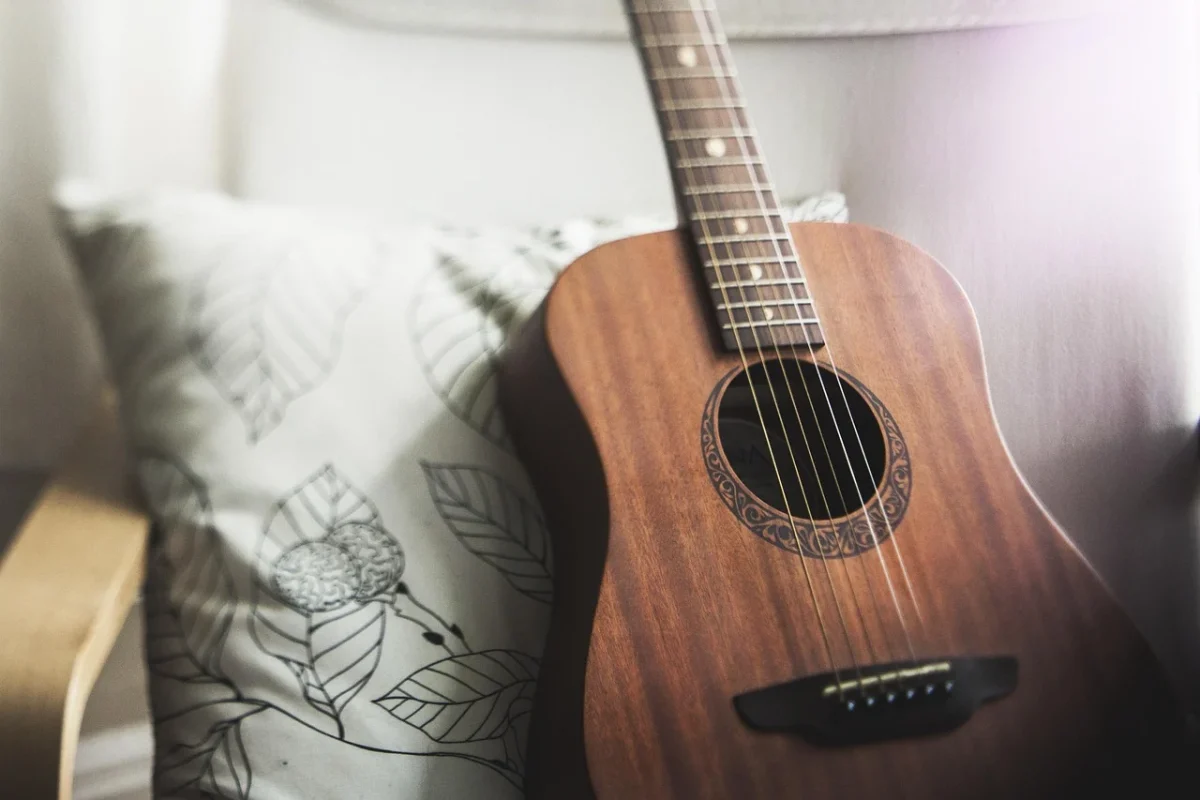Apakah Parket Lantai Kayu Dingin di Malam Hari? Cek Faktanya! 1 Wood Texture Cozy Interior