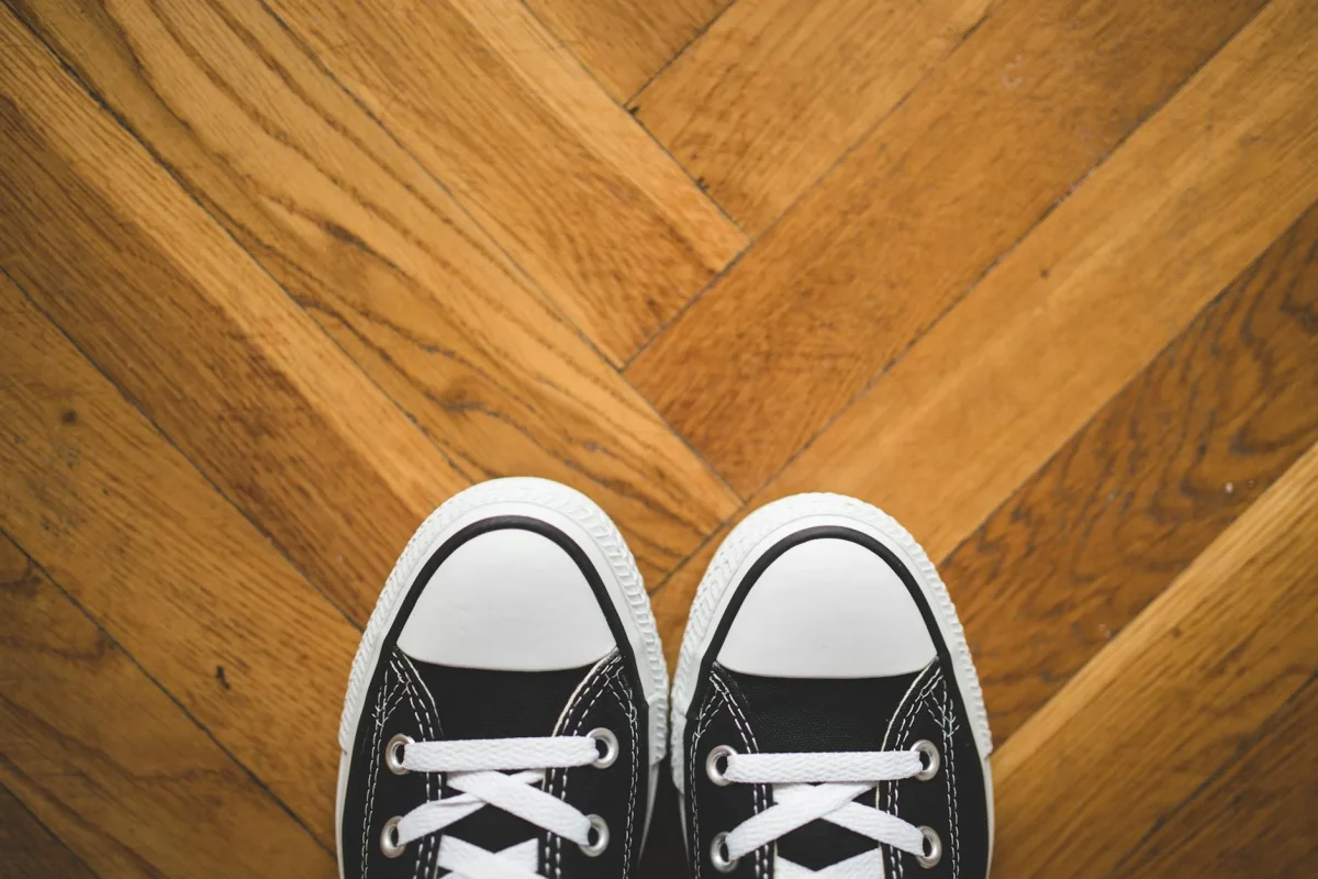 Foto oleh Peter Olexa di Pexels Wood Texture Parquet Floor
