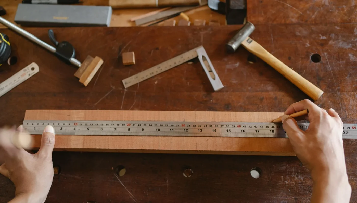 Apa yang Harus Dicek Saat Beli Parket? Tips Ahli 2026 2 Wood Thickness Digital Caliper