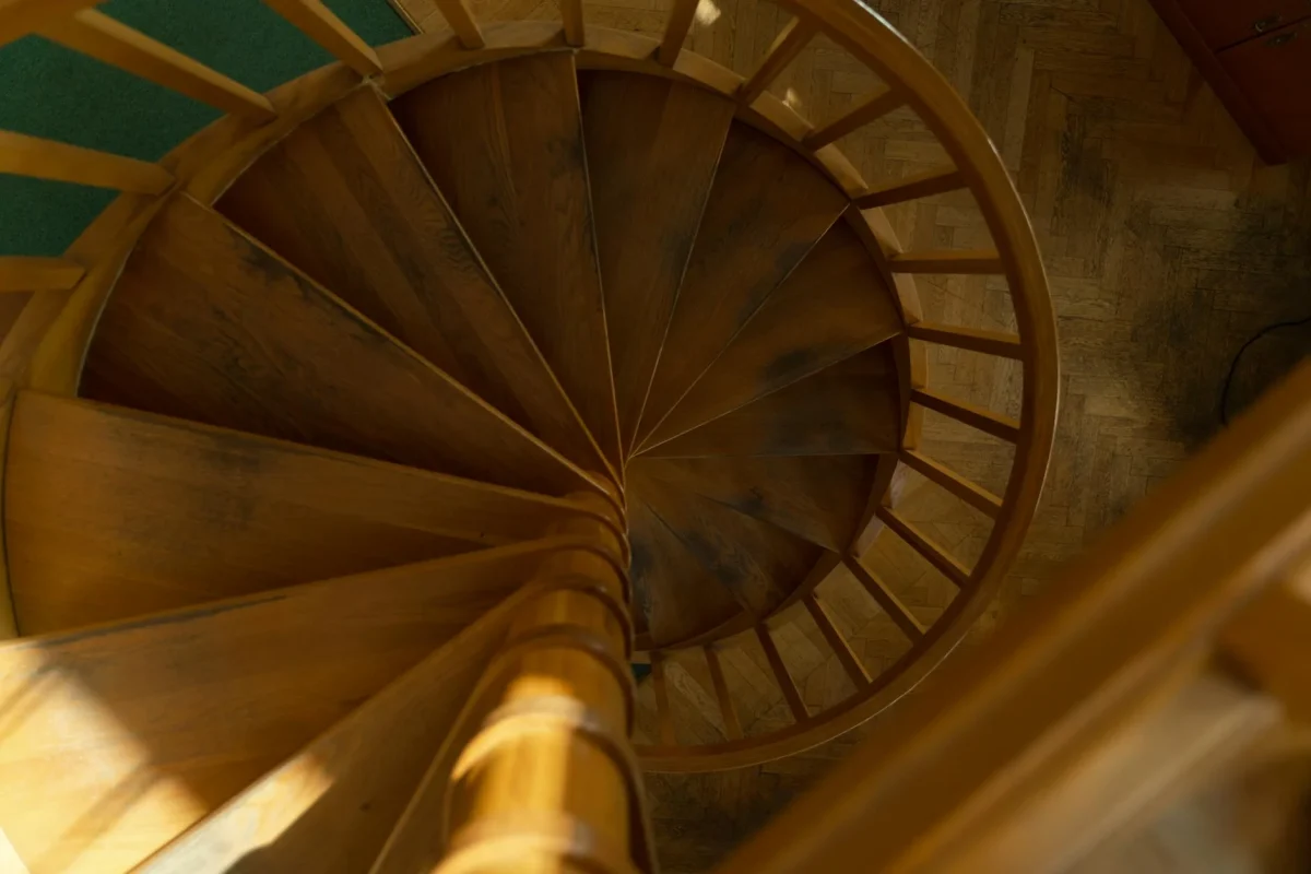 Jasa Pasang Lantai Parket untuk Tangga Profesional 2026 1 Wooden Stairs Luxury Interior
