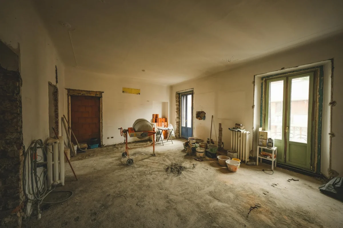 Lantai Kayu Parket untuk Interior Skandinavia 2026 3 Damaged Floor Construction Site
