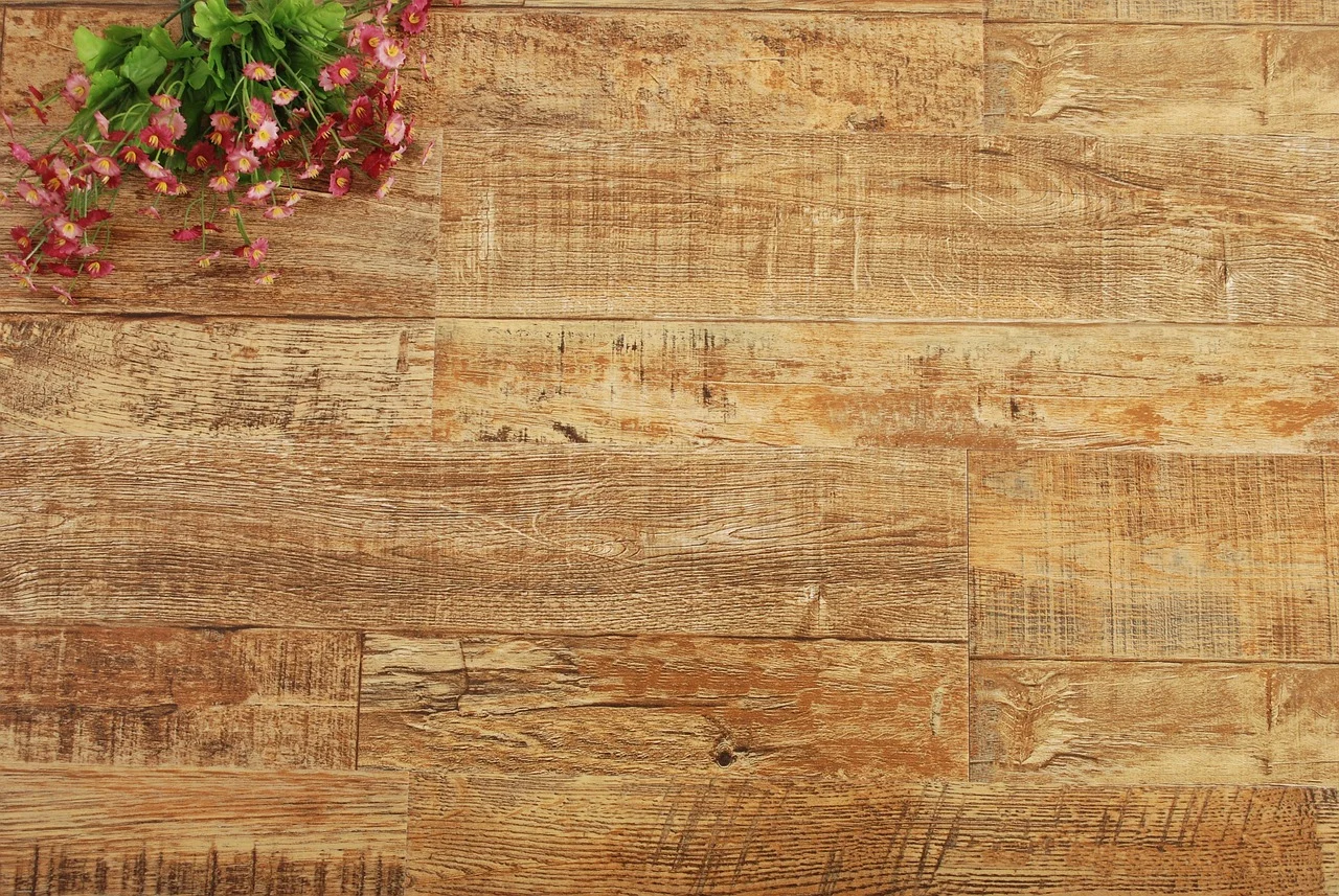 Laminated Floor Surabaya 2 Proses pemasangan laminated floor sistem klik di atas underlayer