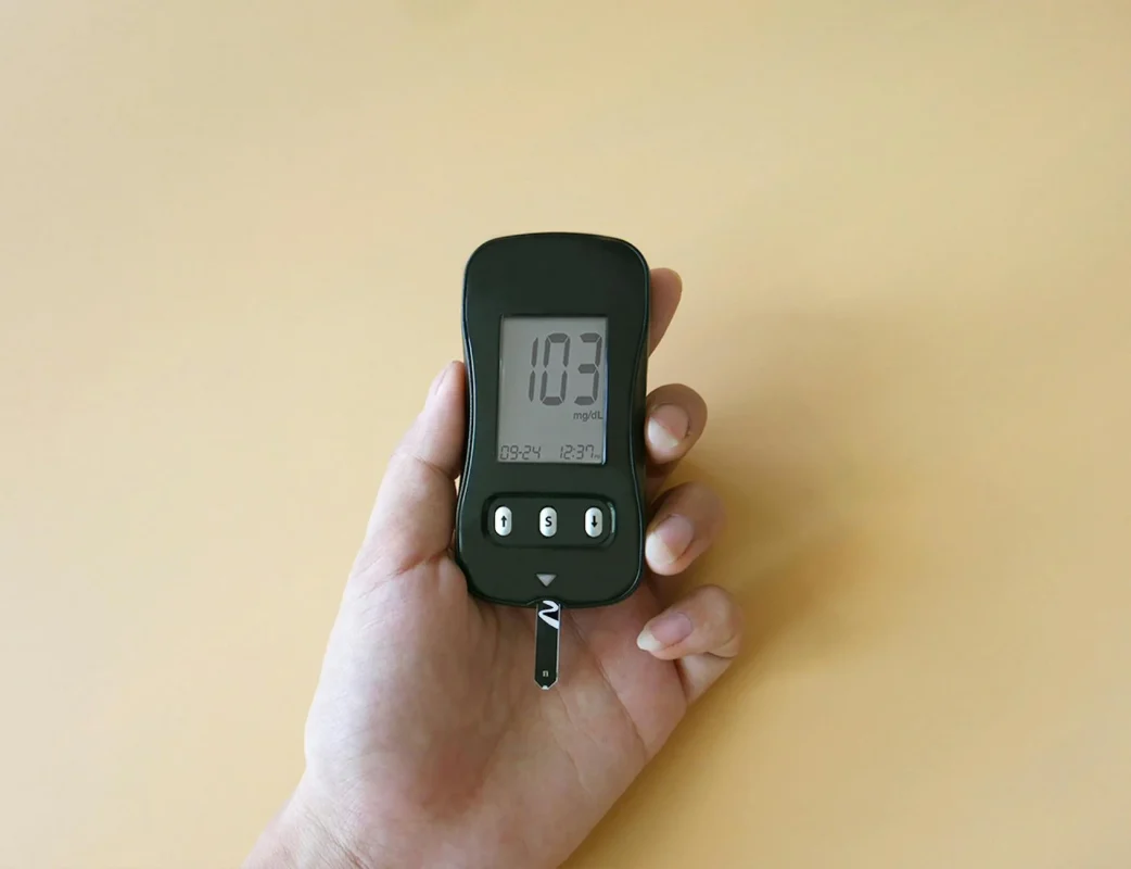 Berapa Lama Garansi Lantai Parket Kayu? Cek Infonya 2026 2 Moisture Meter Wood Quality