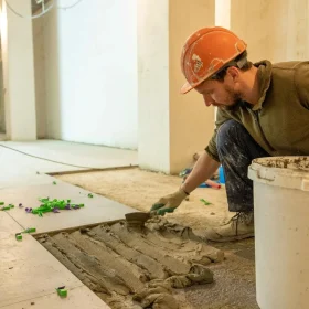 Jasa Pasang Lantai Polipropilen Basket Profesional 2026 7 Construction Worker Flooring Tools